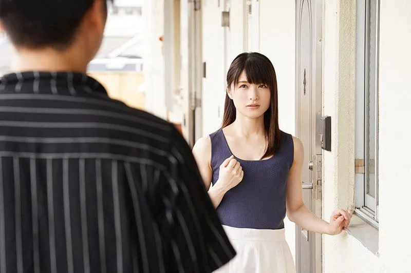 Cãi nhau với chồng yêu, cô vợ ăn nằm với cậu thanh niên hàng xóm