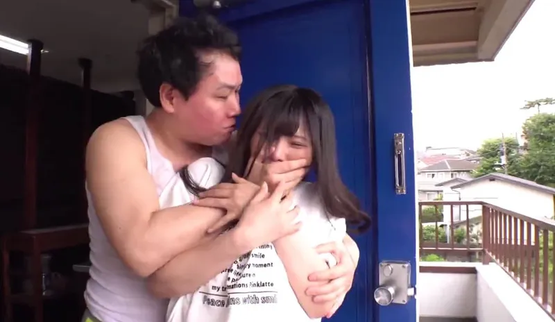 Tình đầu của tôi đã bị gã nhà cạnh bên nện tơi tả