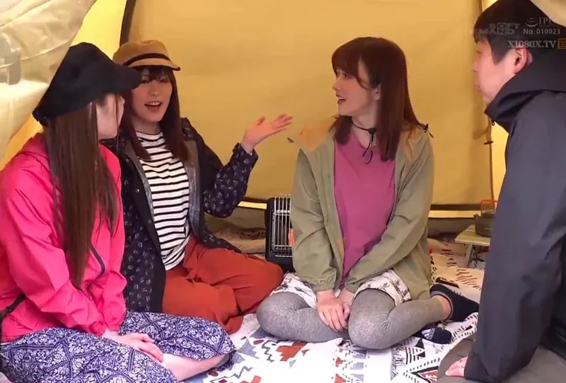 Chuyện lạ đời, ông xã thay cô vợ đi cắm trại với mấy cô bạn của bà xã ở khu phố…