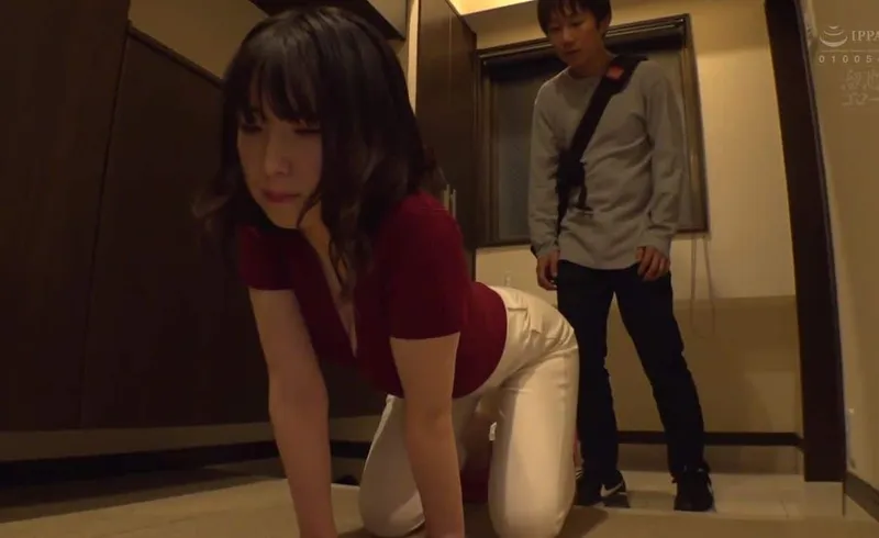 Cô gái nhà kế bên thiếu thốn và cậu học sinh số hưởng cạnh bên