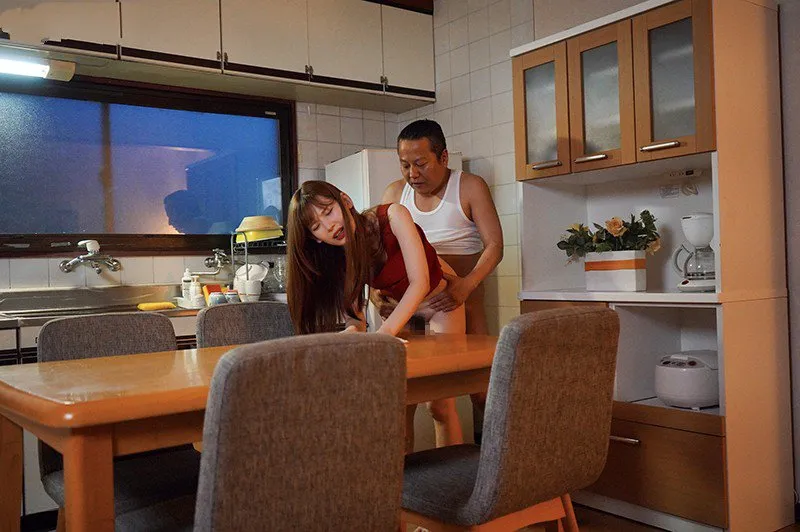 Con gái bị gã chồng mới của mẹ đụ mỗi ngày, cho dù đã có người yêu