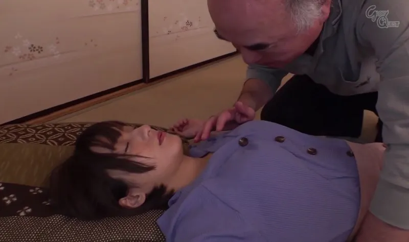 Bố chồng yêu vô tình làm bạn gái của con trai ngất xỉu rồi sau đó …