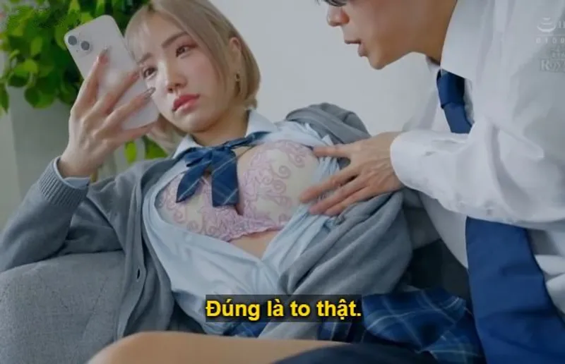 Cô bé học trò tính tình lạnh tanh, miễn có tiền là anh tha hồ muốn làm gì thì làm với em.