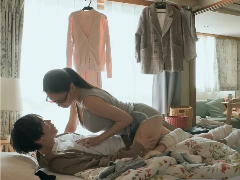 được chị cạnh nhà "an ủi" khi em ghệ đi ngoại tình